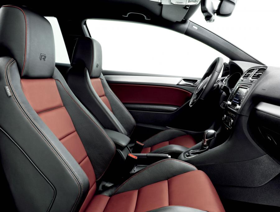  Volkswagen Golf R Carbon Steel Gray 2011 года  (фото 3 из 3)